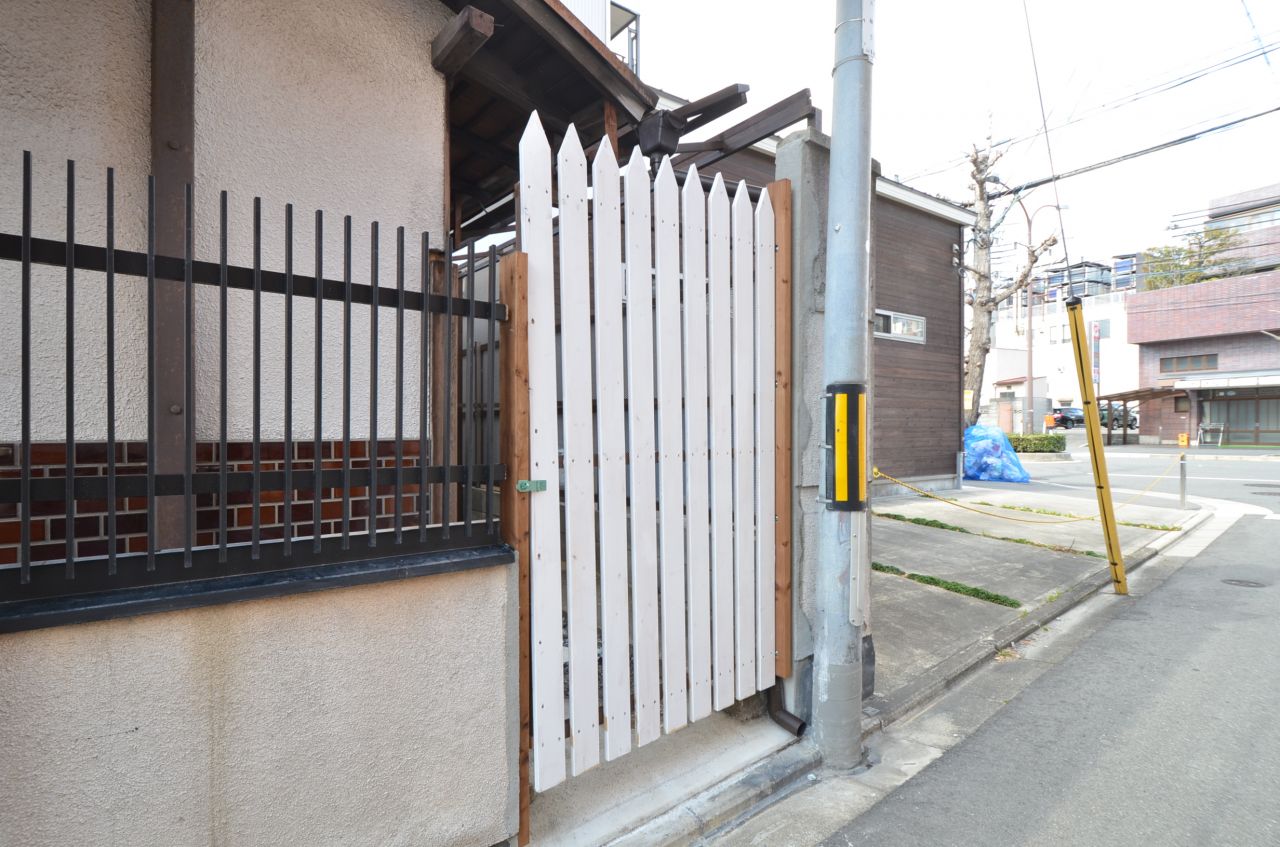 門を開けると自転車置場があります。(2016-02-16,共用部,GARAGE,1F)