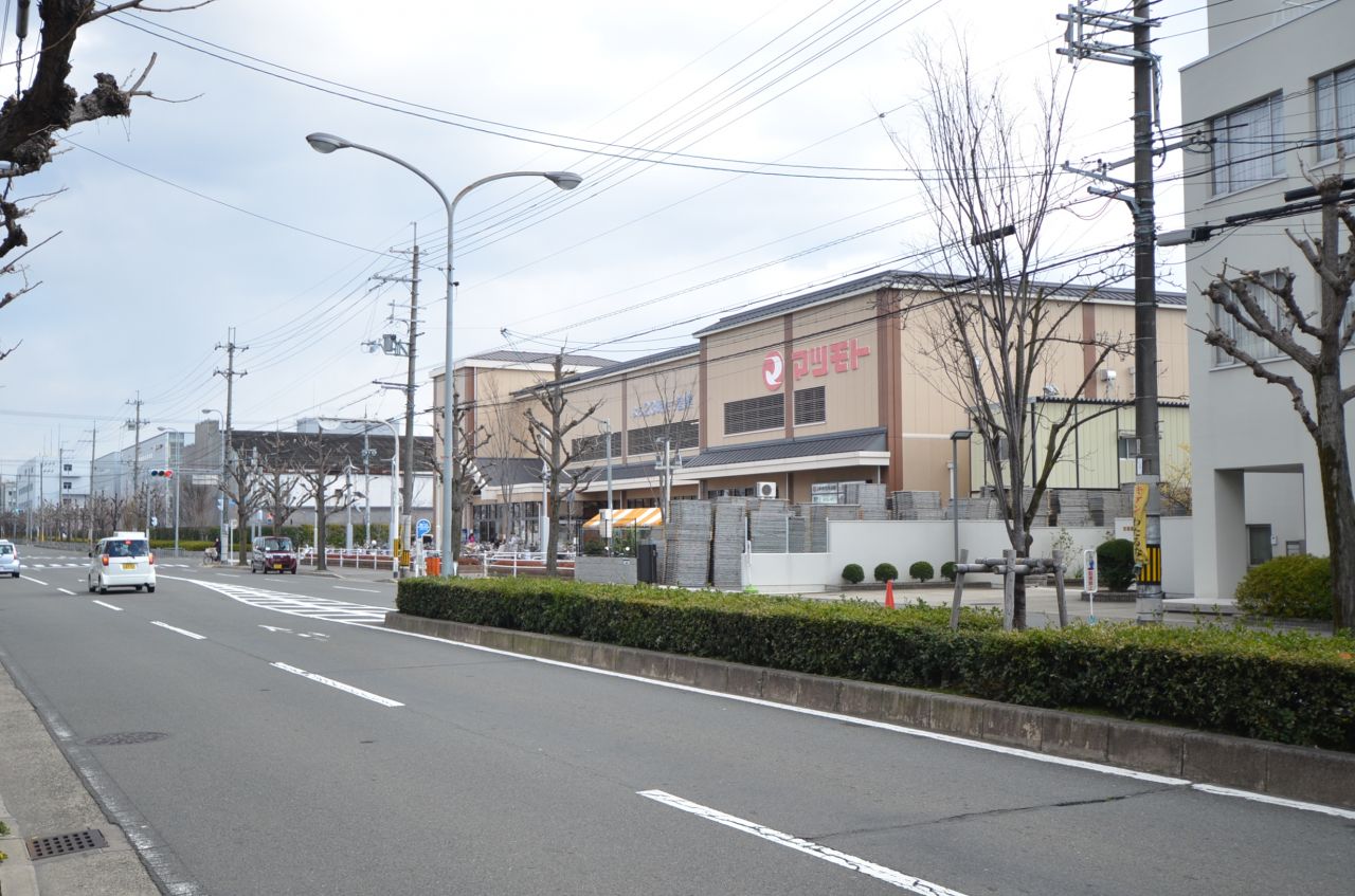スーパーまでは徒歩2分ほど。(2016-02-16,共用部,ENVIRONMENT,1F)