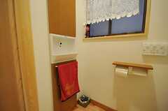 トイレは手洗い場付きです。(2012-03-26,共用部,KITCHEN,1F)
