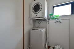 洗濯機と乾燥機の様子。(2022-04-23,共用部,LAUNDRY,2F)