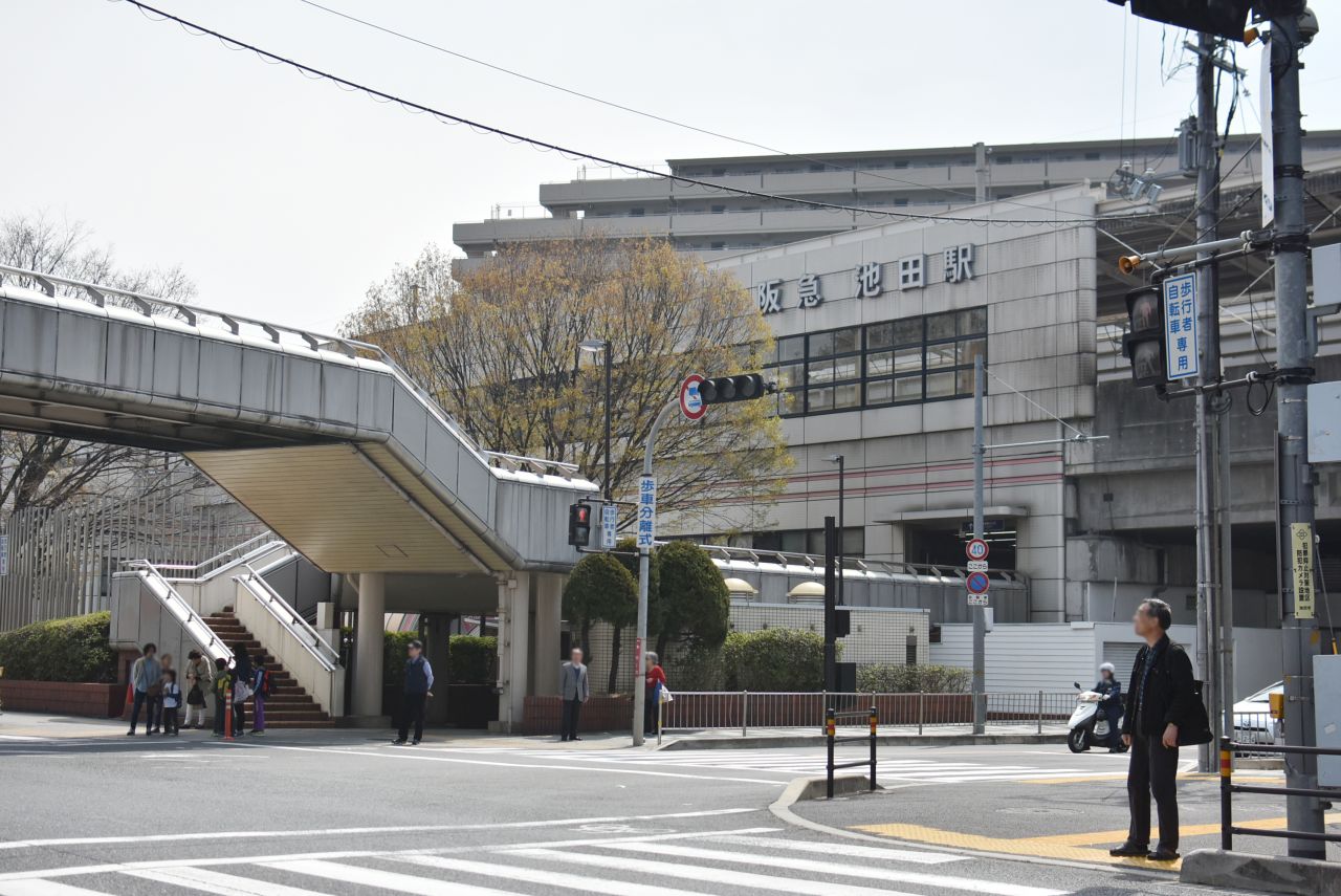 阪急宝塚本線・池田駅の様子。|1F 周辺環境