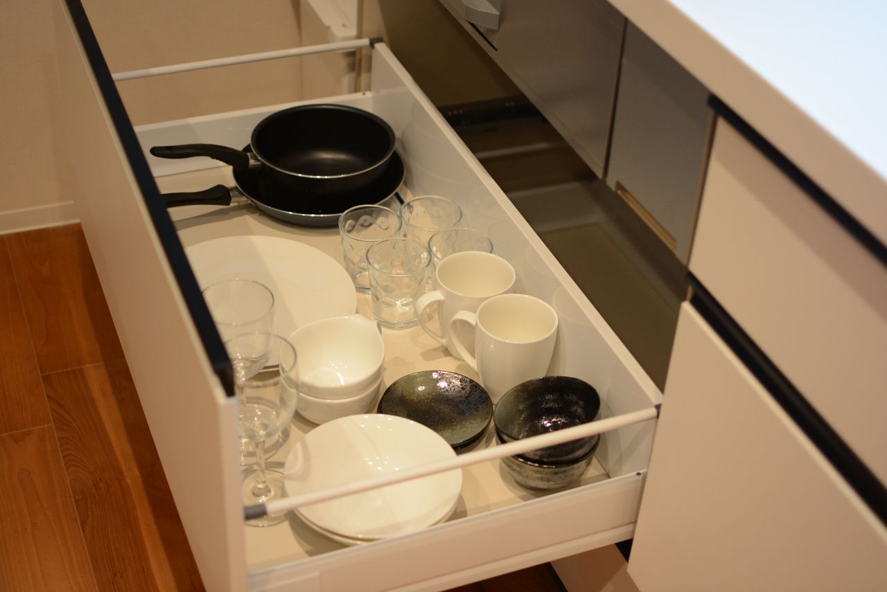 共用の食器は引き出しに収納されています。(2017-11-14,共用部,KITCHEN,2F)