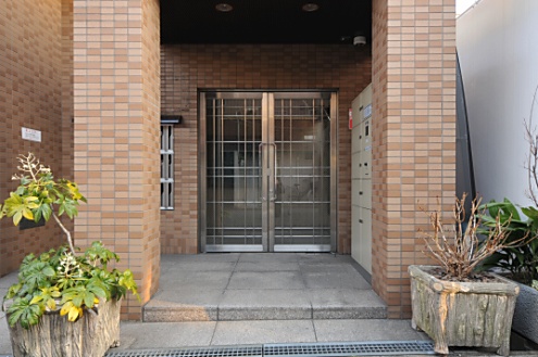 マンションのエントランス。(2013-01-31,周辺環境,ENTRANCE,1F)