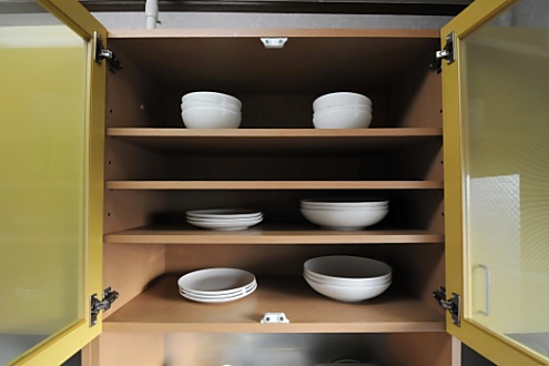 食器棚の様子。(2010-10-10,共用部,KITCHEN,7F)