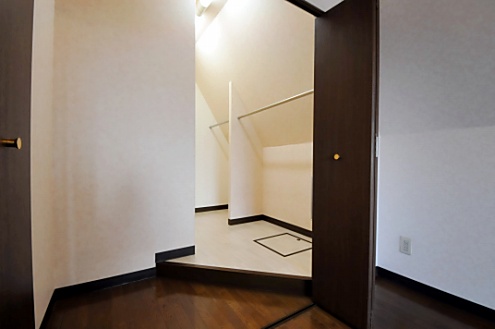 ウォークインクローゼットの様子。（804号室）(2010-10-10,専有部,ROOM,8F)