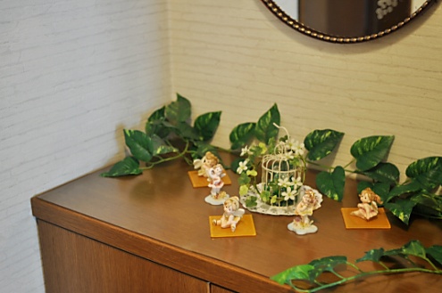 靴箱の上の小物。(2011-05-29,共用部,OTHER,7F)
