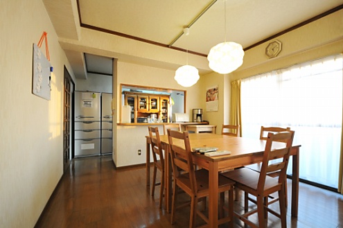 ダイニングから見たキッチンの様子。(2013-01-13,共用部,LIVINGROOM,7F)