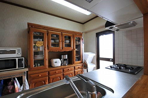 食器棚の様子。(2011-05-29,共用部,KITCHEN,7F)