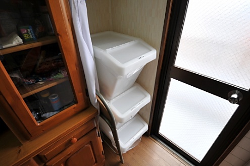 ゴミ箱の様子。(2011-05-29,共用部,KITCHEN,7F)