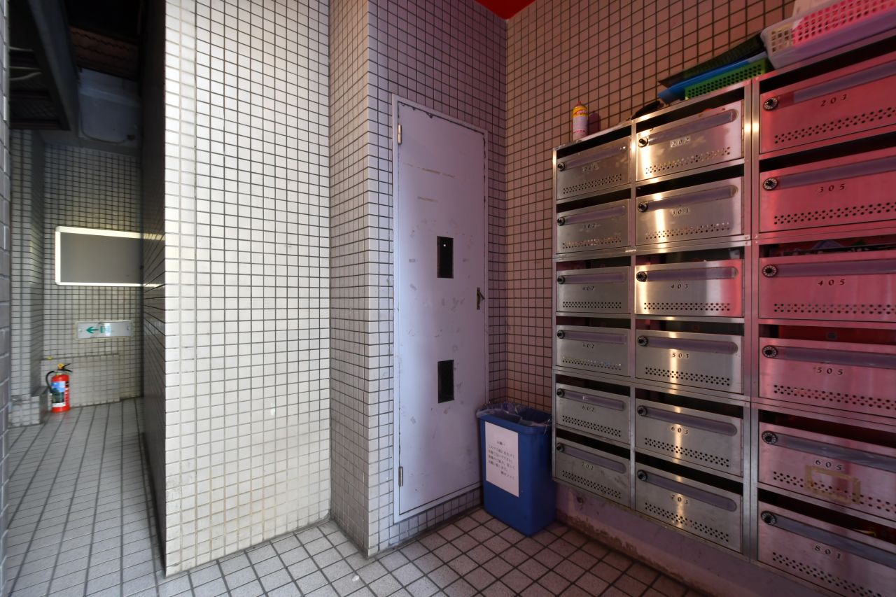 基本的にはワンルームマンションなので、専有部ごとに郵便ポストが用意されています。(2017-08-30,周辺環境,ENTRANCE,1F)