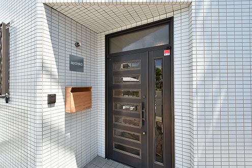シェアハウスの正面玄関。(2016-07-04,周辺環境,ENTRANCE,1F)