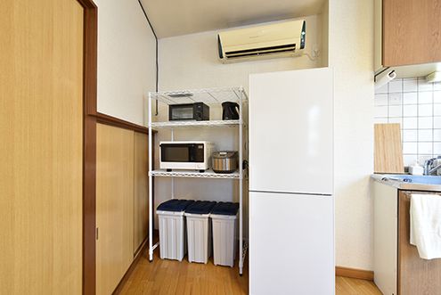 キッチン家電と冷蔵庫の様子。(2016-07-04,共用部,KITCHEN,1F)