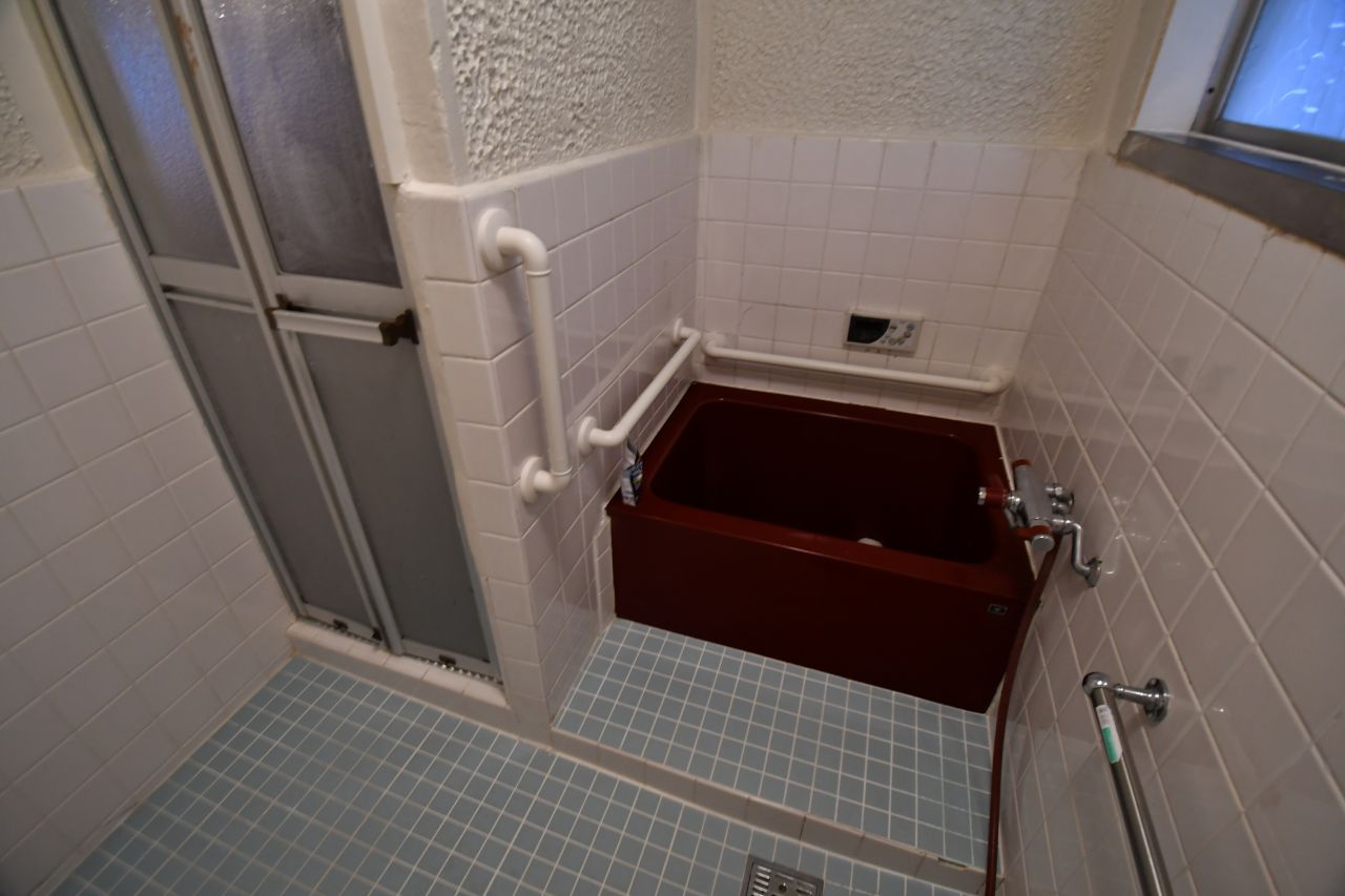 バスルームの様子2。珍しい形状です。(2019-01-17,共用部,BATH,1F)