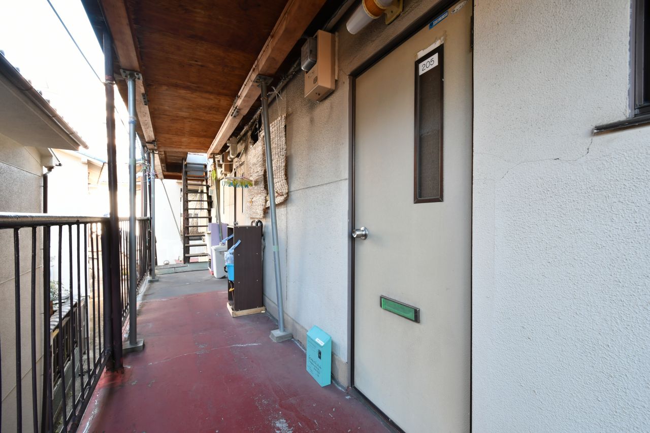 専有部の玄関ドア。（205号室）(2022-02-17,専有部,ROOM,2F)