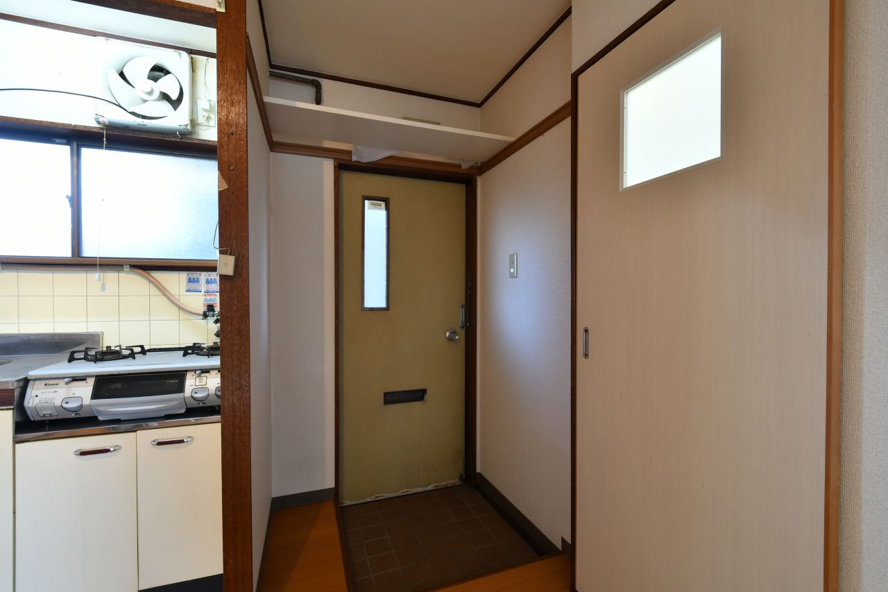 内部から見た玄関まわりの様子。（205号室）(2022-02-17,専有部,ROOM,2F)