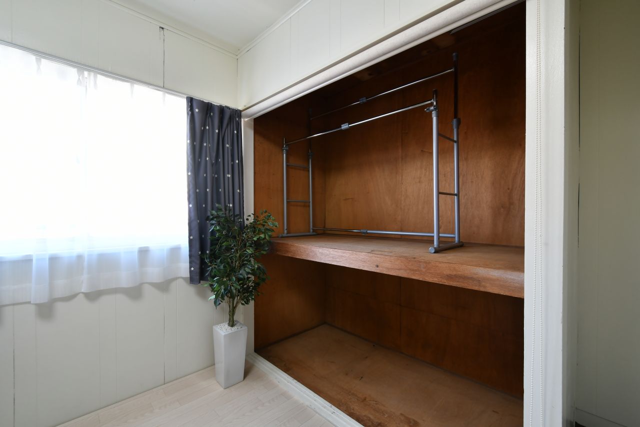 押入れの様子。ロールカーテン付きです。（301号室）(2022-02-17,専有部,ROOM,3F)
