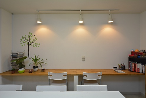 壁際にはカウンターがあります。(2015-11-17,共用部,LIVINGROOM,5F)