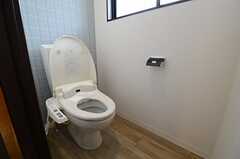 トイレはウォシュレット付きです。(2013-04-01,共用部,TOILET,1F)