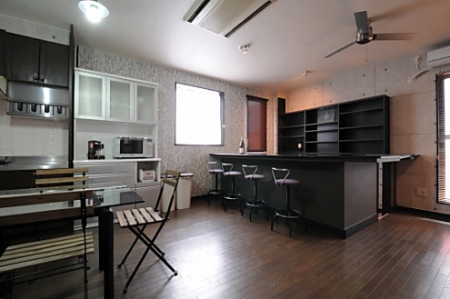 リビングの様子。バーカウンター付きです。(2013-04-30,共用部,LIVINGROOM,3F)