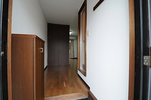 玄関から見た内部の様子。(2013-04-30,専有部,ROOM,2F)