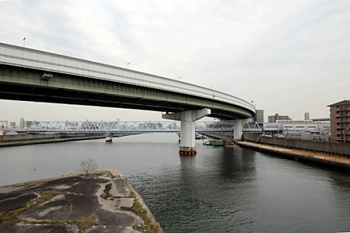 大きな橋を渡るのが日課となりそうです。(2013-04-01,共用部,ENVIRONMENT,1F)
