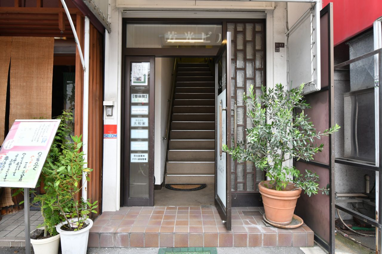 2Fに玄関があります。(2020-06-27,周辺環境,ENTRANCE,1F)