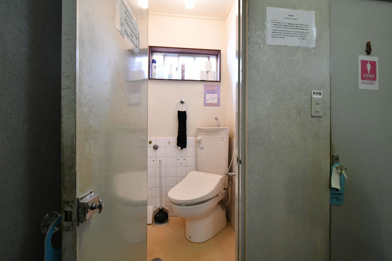 男性専用トイレの様子。ウォシュレット付きです。(2020-06-27,共用部,TOILET,3F)