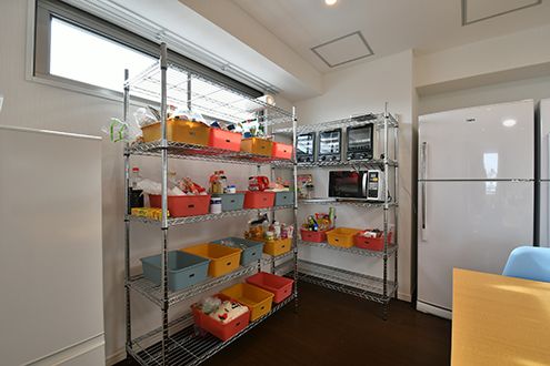 調味料など食材を置いておけるラック。|7F キッチン