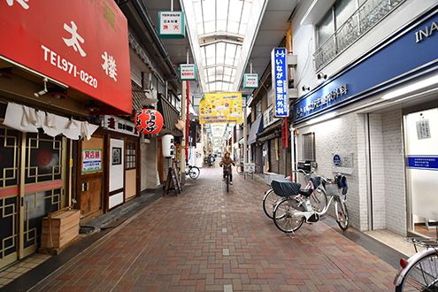 今里駅前の商店街の様子。|1F 周辺環境