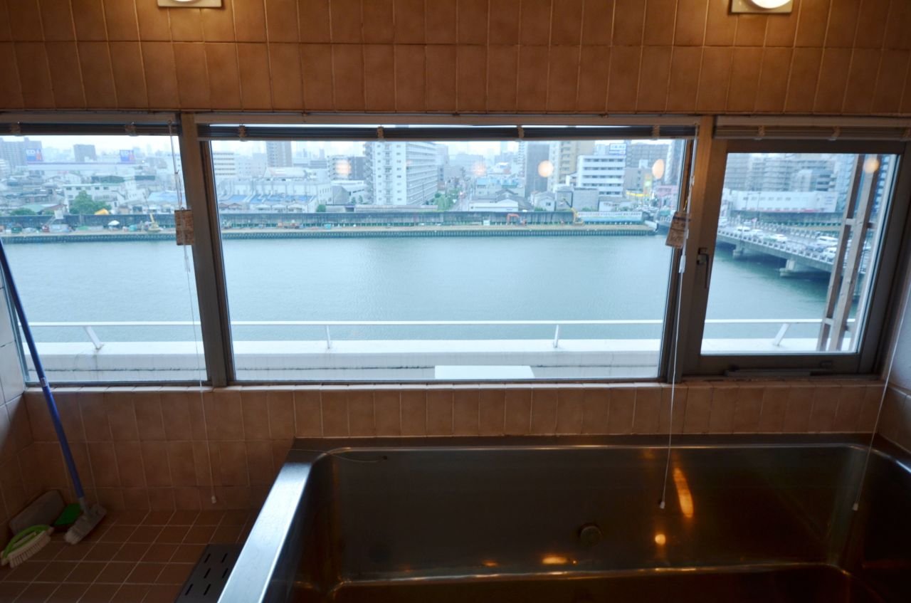 湯船からも川が見えます。(2015-09-01,共用部,BATH,7F)