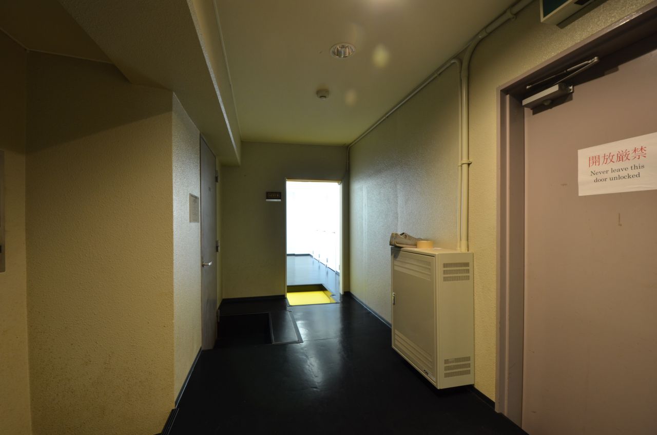 廊下の様子。突き当たりに男性用のシャワールームがあります。(2015-09-01,共用部,OTHER,1F)