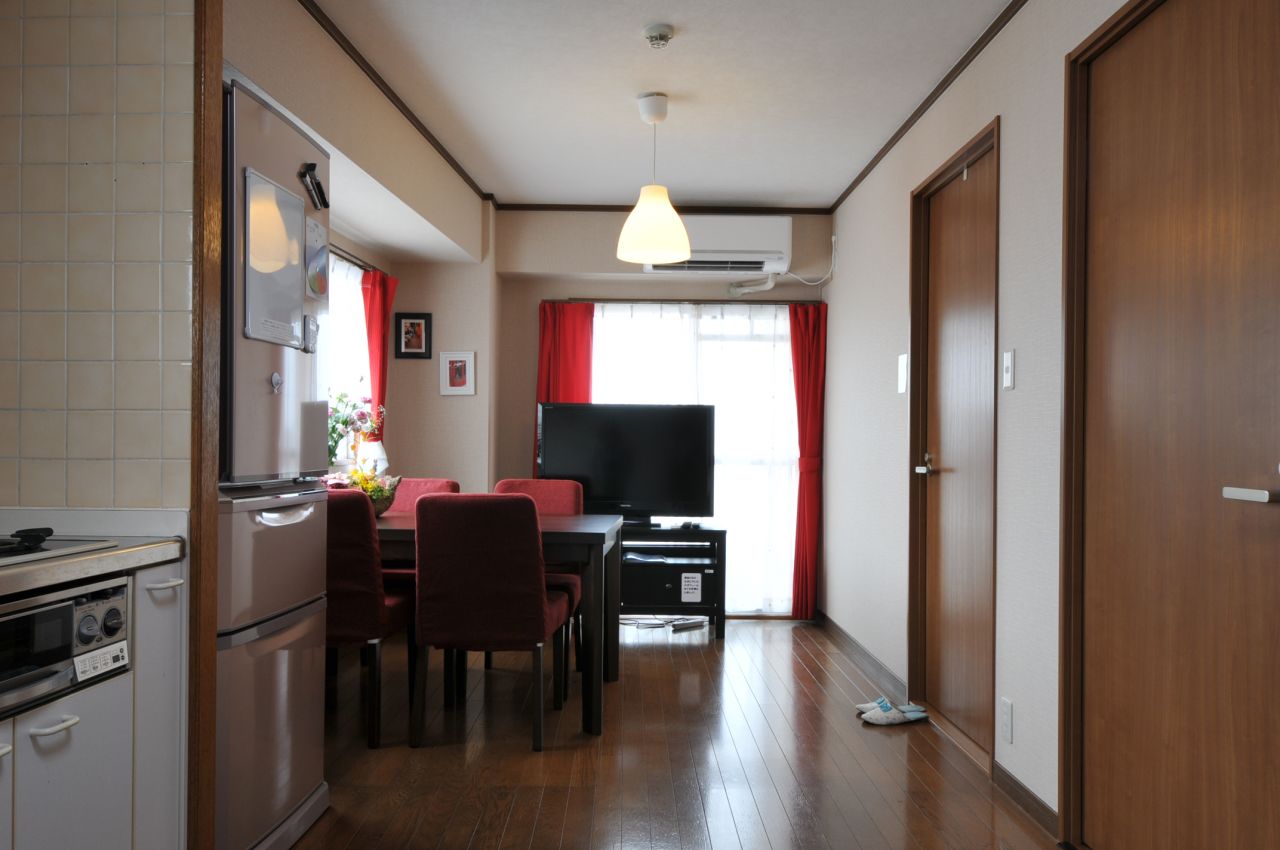 掃き出し窓の先は共用のベランダです。(2012-07-13,共用部,LIVINGROOM,6F)