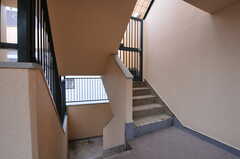 マンションの階段の様子。(2012-07-13,共用部,BATH,6F)