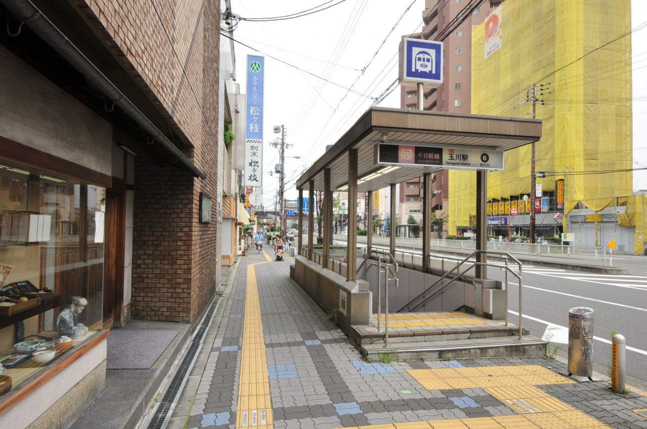 大阪市営地下鉄千日前線・玉川駅の出口は目の前にあります。(2012-07-13,共用部,ENVIRONMENT,1F)