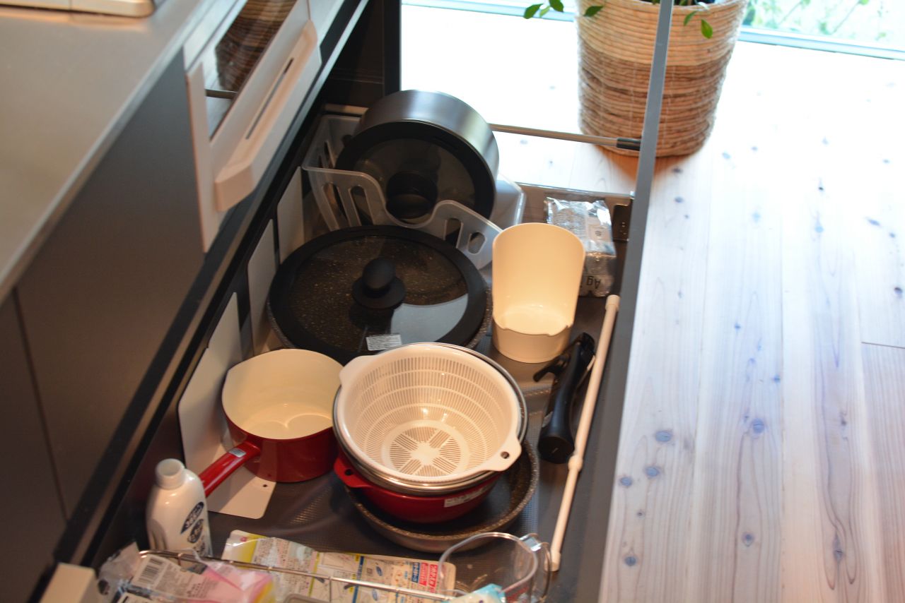 キッチンツールは引き出しに収納されています。(2022-04-01,共用部,KITCHEN,1F)