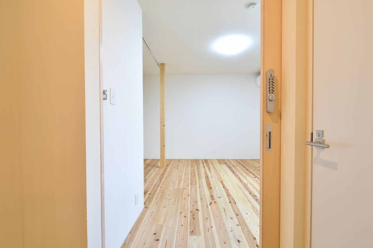 専有部の様子。入り口は幅が広めです。（101号室）(2022-04-01,専有部,ROOM,1F)