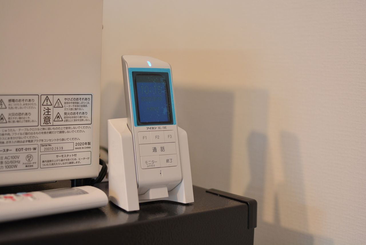 カメラ付きインターホンのモニター。(2020-03-10,共用部,LIVINGROOM,1F)