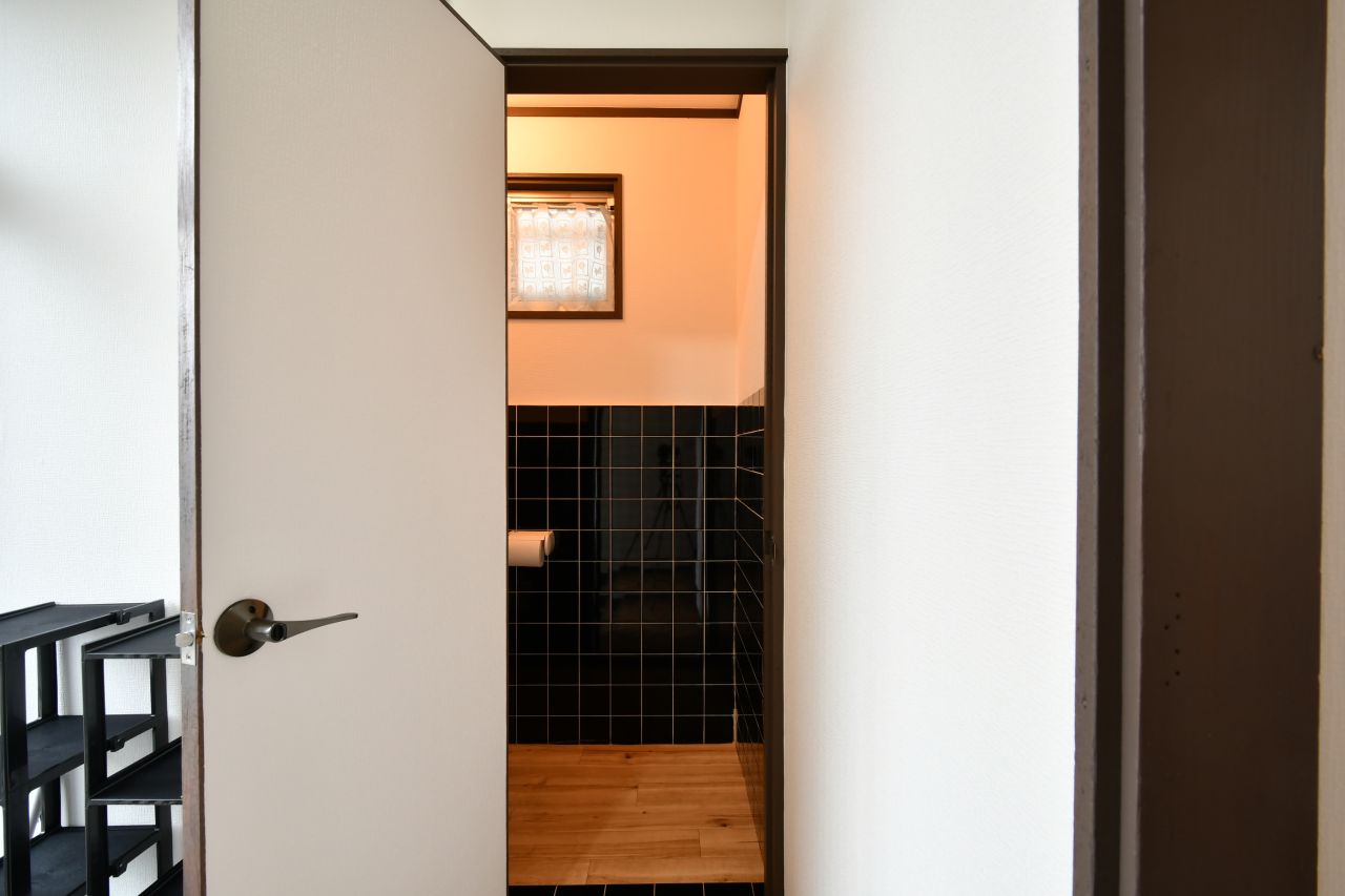 トイレは玄関脇にあります。(2020-03-10,共用部,TOILET,1F)