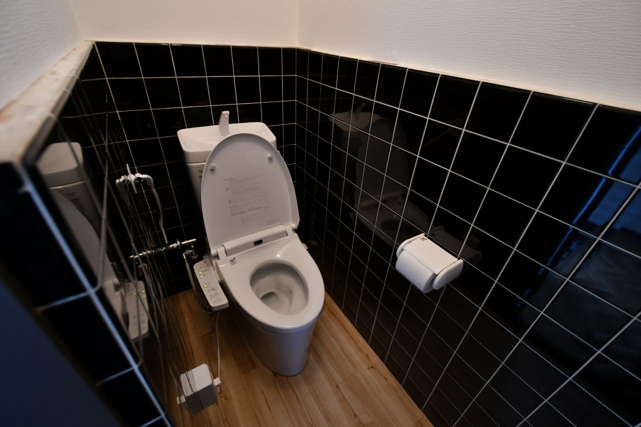 ウォシュレット付きトイレの様子。タイル張りです。(2020-03-10,共用部,TOILET,1F)