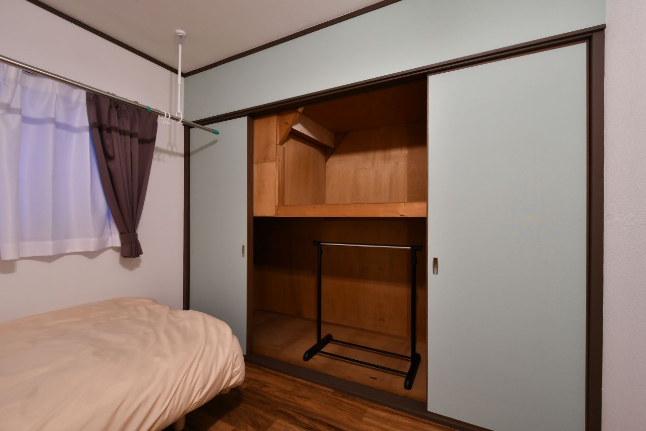 押入れの様子。下段がすこし高めです。（101号室）(2020-03-10,専有部,ROOM,1F)