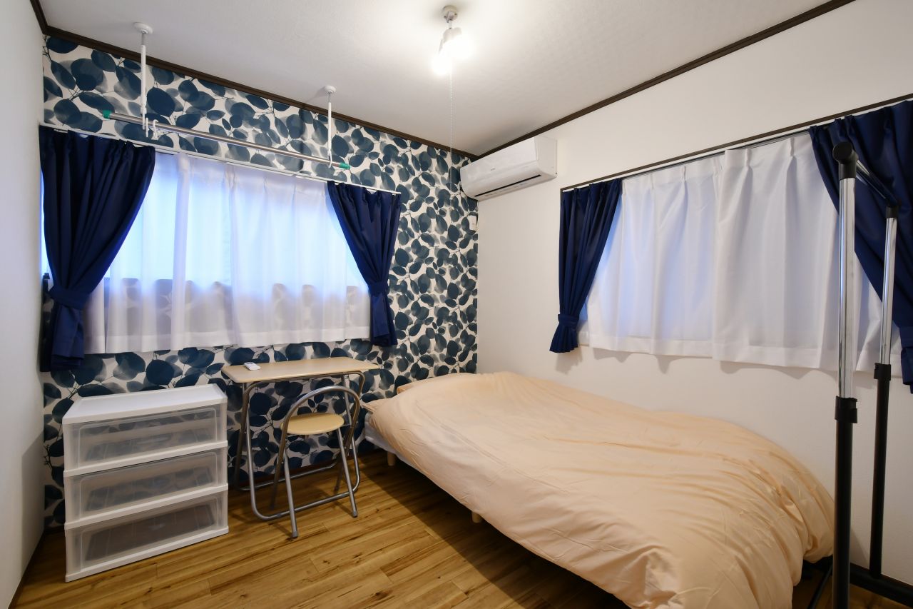 専有部の様子。部屋ごとに壁紙やカーテンの色が異なります。（201号室）(2020-03-10,専有部,ROOM,2F)