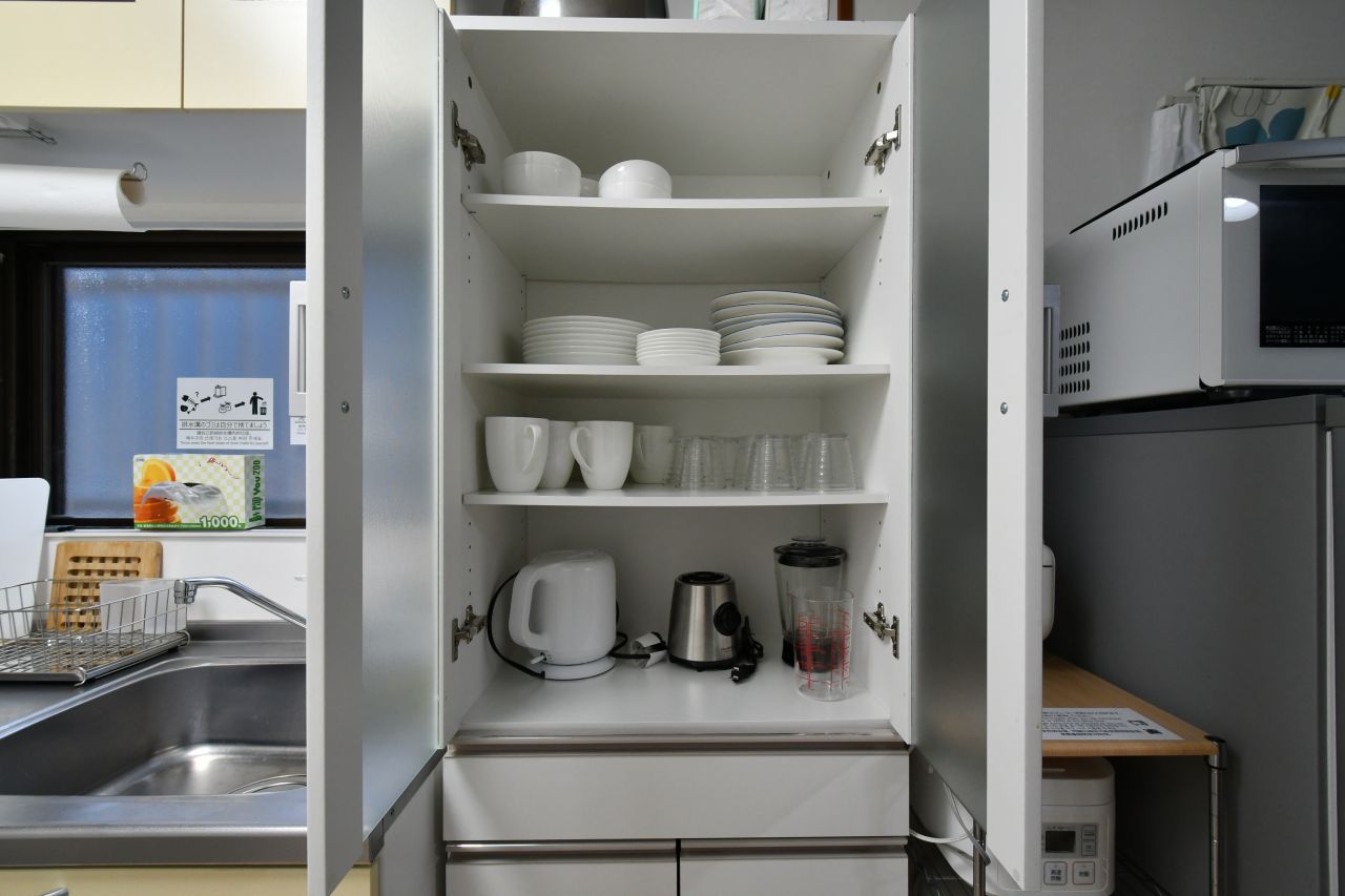 食器棚の様子。(2020-10-22,共用部,KITCHEN,1F)