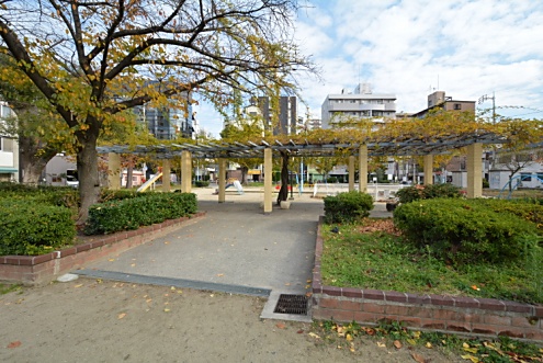 目の前にある公園の様子2。(2014-12-08,共用部,ENVIRONMENT,1F)