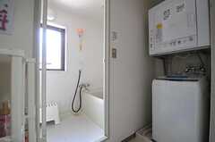 脱衣室には洗濯機と乾燥機が設置されています。(2013-09-10,共用部,BATH,3F)