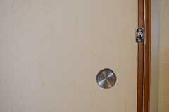 扉は鍵付きの引き戸です。（301号室）(2013-09-10,専有部,ROOM,3F)