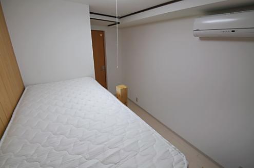 備え付けベッドから見た様子。（201号室）(2012-08-18,専有部,ROOM,2F)