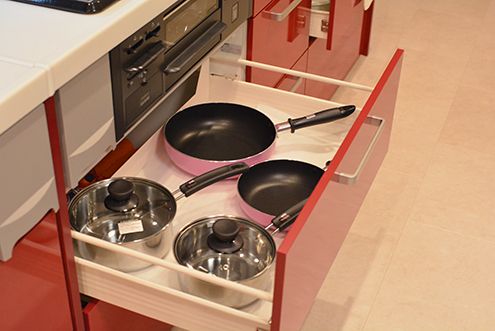 鍋やフライパン類は引き出しに収納されています。(2016-11-14,共用部,KITCHEN,1F)