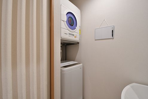 洗面台の対面が洗濯機・乾燥機です。(2016-11-14,共用部,LAUNDRY,2F)