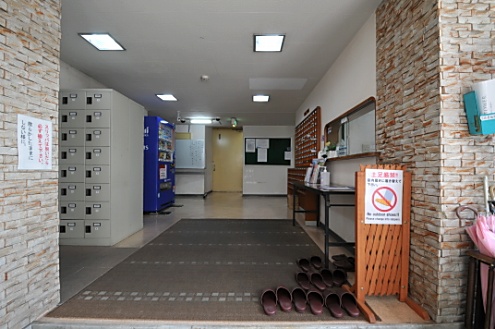 正面玄関から見た内部の様子。(2013-05-21,周辺環境,ENTRANCE,1F)