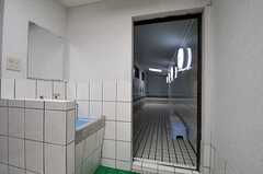 脱衣室から見た大浴場の様子。(2013-05-21,共用部,BATH,1F)